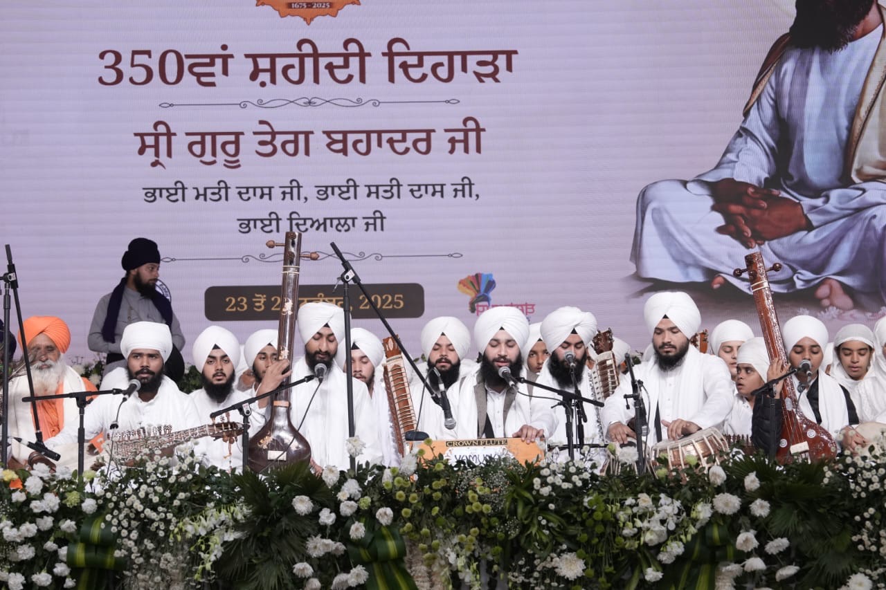 ਸ੍ਰੀ ਗੁਰੂ ਤੇਗ ਬਹਾਦਰ ਸਾਹਿਬ ਜੀ ਦੀ ਸ਼ਹਾਦਤ ਨੂੰ ਸਮਰਪਿਤ ਮਹਾਨ ਕੀਰਤਨ ਸਮਾਗਮ -ਮਹਾਨ ਕੀਰਤਨ ਸਮਾਗਮ ‘ਚ ਵੱਡੀ ਗਿਣਤੀ ਸੰਗਤ ਨੇ ਗੁਰਬਾਣੀ ਸਰਵਣ ਕਰਕੇ ਗੁਰੂ ਸਾਹਿਬ ਦੀ ਲਾਸਾਨੀ ਸ਼ਹਾਦਤ ਨੂੰ ਸਿਜਦਾ ਕੀਤਾ -ਲਾਸਾਨੀ ਸ਼ਹਾਦਤ ਦੀ ਕਥਾ ਤੇ ਗੁਰਬਾਣੀ ਕੀਰਤਨ ਨੇ ਸੰਗਤਾਂ ਨੂੰ ਗੌਰਵਮਈ ਇਤਿਹਾਸ ਨਾਲ ਜੋੜਿਆ