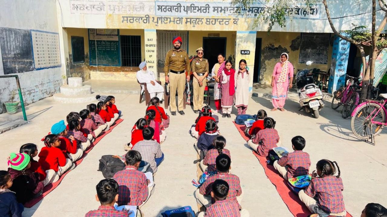 ਮਾਨ ਸਰਕਾਰ ਦੀ ਪੰਜਾਬ ਪੁਲਿਸ: ਬੱਚਿਆਂ ਨੂੰ ਬਣਾ ਰਹੀ ਕੱਲ੍ਹ ਦੇ ਰਾਖੇ, ‘ਸਾਈਬਰ ਜਾਗੋ’ ਤੋਂ ‘ਸਾਂਝ’ ਤੱਕ – ਬੱਚਿਆਂ ਨੂੰ ਬਣਾ ਰਹੇ ਸਾਈਬਰ ਸੁਰੱਖਿਆ ਦੇ ਯੋਧੇ