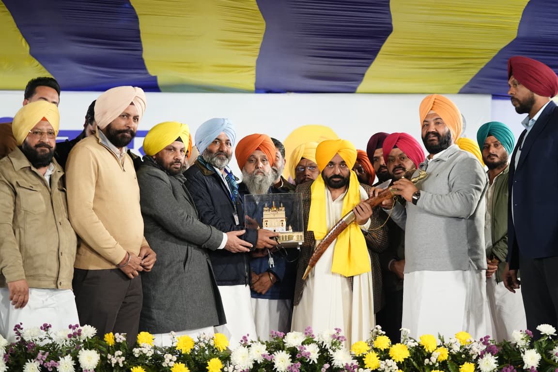 ਸ਼੍ਰੋਮਣੀ ਗੁਰਦੁਆਰਾ ਪ੍ਰਬੰਧਕ ਕਮੇਟੀ ਦੇ ਪ੍ਰਧਾਨ ਗੁਰੂ ਸਾਹਿਬਾਨ ਦੇ ਸਿਪਾਹੀ ਬਣਨ ਦੀ ਬਜਾਏ ਸੁਖਬੀਰ ਬਾਦਲ ਦੇ ਸਿਪਾਹੀ ਬਣੇ ਹੋਏ ਹਨ ਜੋ ਪੰਥ ਲਈ ਬਹੁਤ ਮੰਦਭਾਗਾ-ਮੁੱਖ ਮੰਤਰੀ ਭਗਵੰਤ ਸਿੰਘ ਮਾਨ