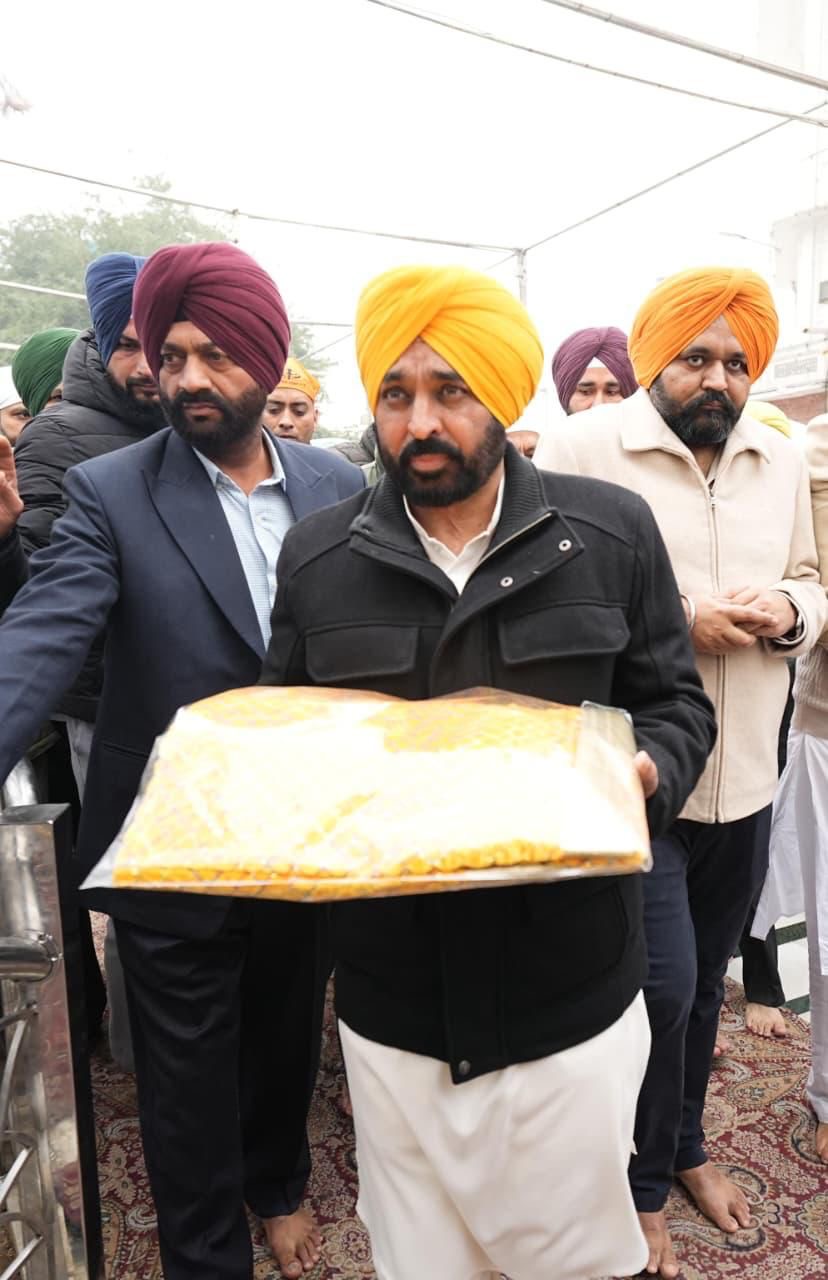 ਸ੍ਰੀ ਅਕਾਲ ਤਖ਼ਤ ਸਾਹਿਬ ਅੱਗੇ ਨਿਮਾਣੇ ਸਿੱਖ ਵਜੋਂ ਪੇਸ਼ ਹੋਏ ਮੁੱਖ ਮੰਤਰੀ ਮਾਨ