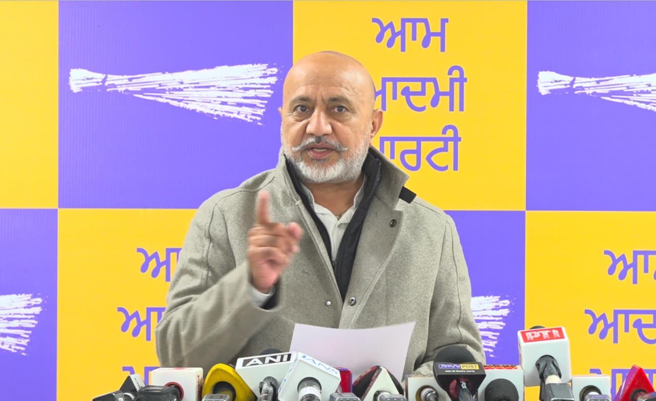 ਰਵਨੀਤ ਬਿੱਟੂ ਨੇ ਖੁਦ ਮੰਨਿਆ ਕਿ ਬਾਦਲਾਂ ਨਾਲ ਗਠਜੋੜ ਦਾ ਮਤਲਬ ਪੰਜਾਬ ਵਿੱਚ ਨਸ਼ਿਆਂ ਅਤੇ ਗੈਂਗਸਟਰਵਾਦ ਦੀ ਵਾਪਸੀ: ਆਪ