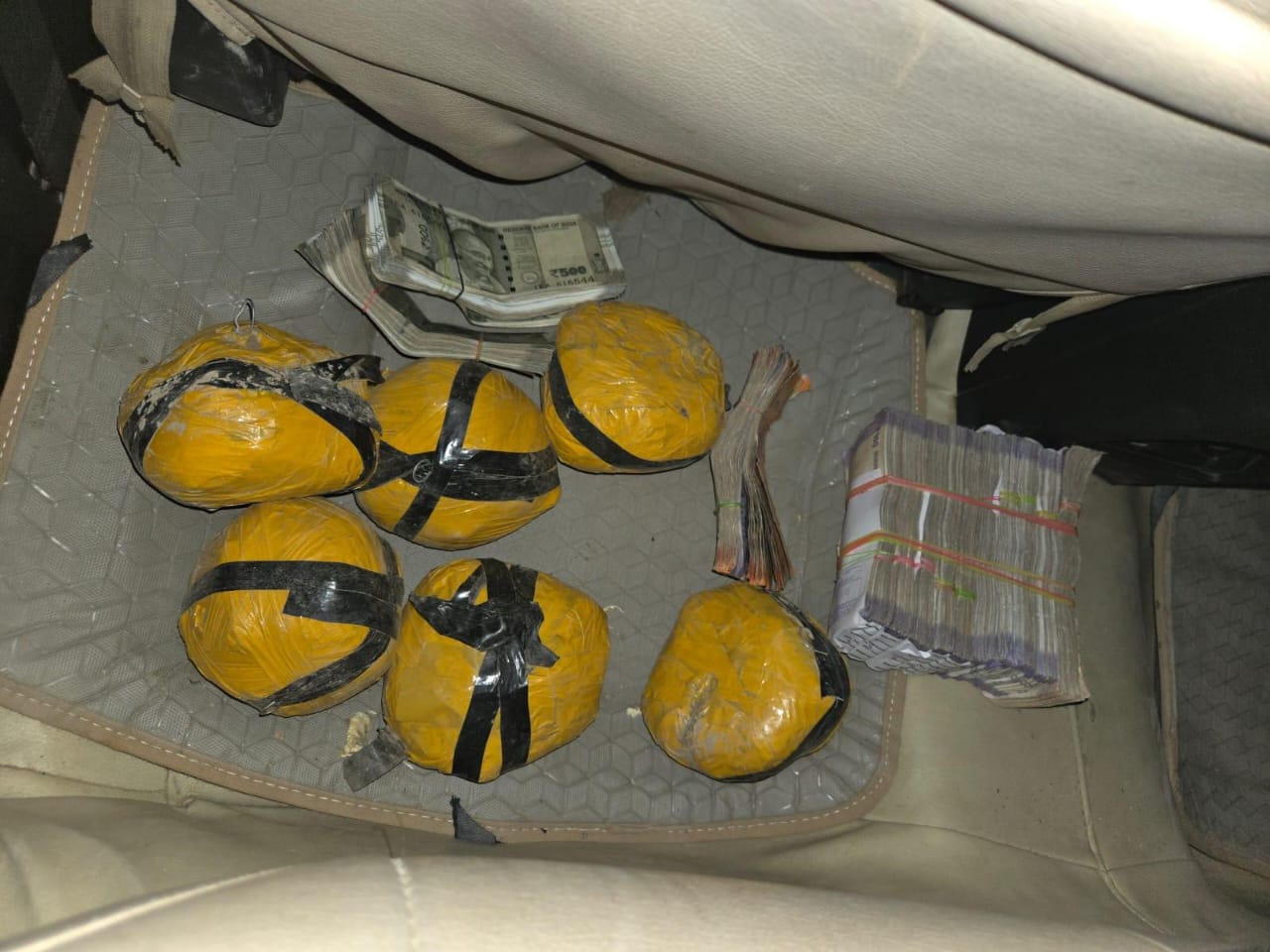 ਯੂ.ਪੀ. ਨਿਵਾਸੀ ਸਮੇਤ ਸੰਗਠਿਤ ਨਸ਼ਾ ਨੈੱਟਵਰਕ ਨਾਲ ਜੁੜੇ ਦੋ ਵਿਅਕਤੀ ਗੁਰਦਾਸਪੁਰ ਤੋਂ ਗ੍ਰਿਫ਼ਤਾਰ; 11 ਕਿਲੋ ਹੈਰੋਇਨ, 5.7 ਲੱਖ ਰੁਪਏ ਦੀ ਡਰੱਗ ਮਨੀ ਬਰਾਮਦ*