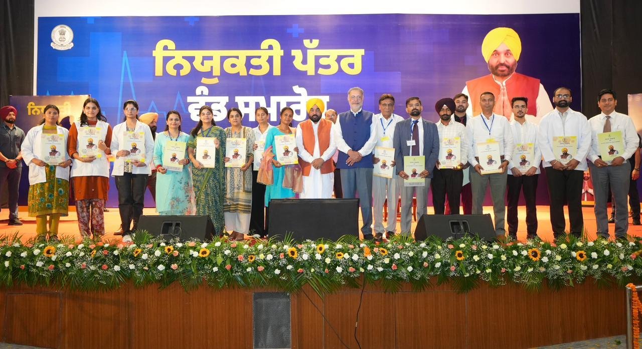 ਮੁੱਖ ਮੰਤਰੀ ਭਗਵੰਤ ਮਾਨ ਨੇ ਹੋਰ 523 ਨੌਜਵਾਨਾਂ ਨੂੰ ਸੌਂਪੇ ਨਿਯੁਕਤੀ ਪੱਤਰ; ਕਿਹਾ, ‘ਆਪ’ ਸਰਕਾਰ ਨੇ ਪਾਰਦਰਸ਼ੀ ਅਤੇ ਯੋਗਤਾ-ਆਧਾਰਤ ਭਰਤੀਆਂ ਰਾਹੀਂ 67,563 ਸਰਕਾਰੀ ਨੌਕਰੀਆਂ ਦਿੱਤੀਆਂ