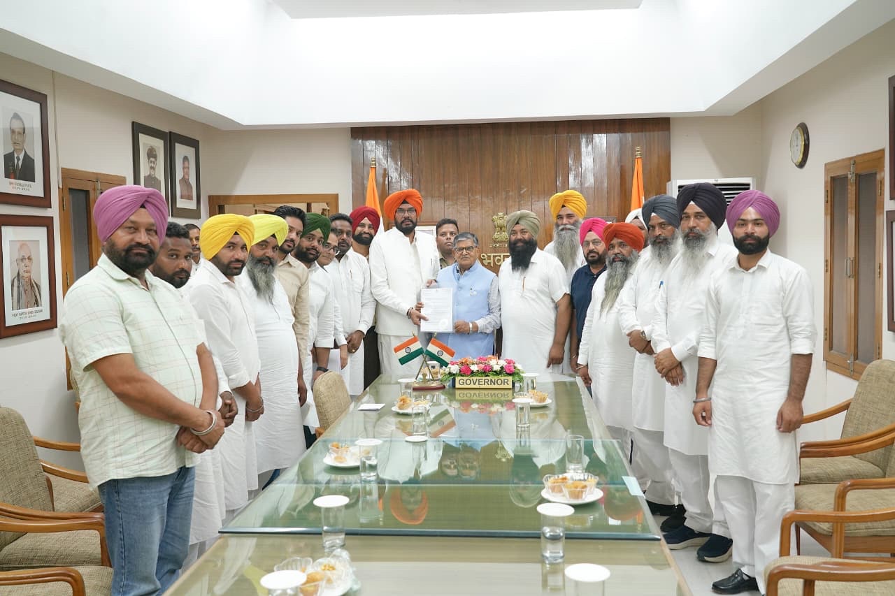 ਆਪ ਵਿਧਾਇਕ ਕੁਲਦੀਪ ਸਿੰਘ ਧਾਲੀਵਾਲ ਨੇ ਰਾਜਪਾਲ ਨਾਲ ਕੀਤੀ ਮੁਲਾਕਾਤ, ਅਜਨਾਲਾ ਨੂੰ ਹੜ੍ਹਾਂ ਤੋਂ ਬਚਾਉਣ ਲਈ ਉਜ ਨਦੀ ‘ਤੇ ਡੈਮ ਬਣਾਉਣ ਦੀ ਕੀਤੀ ਮੰਗ